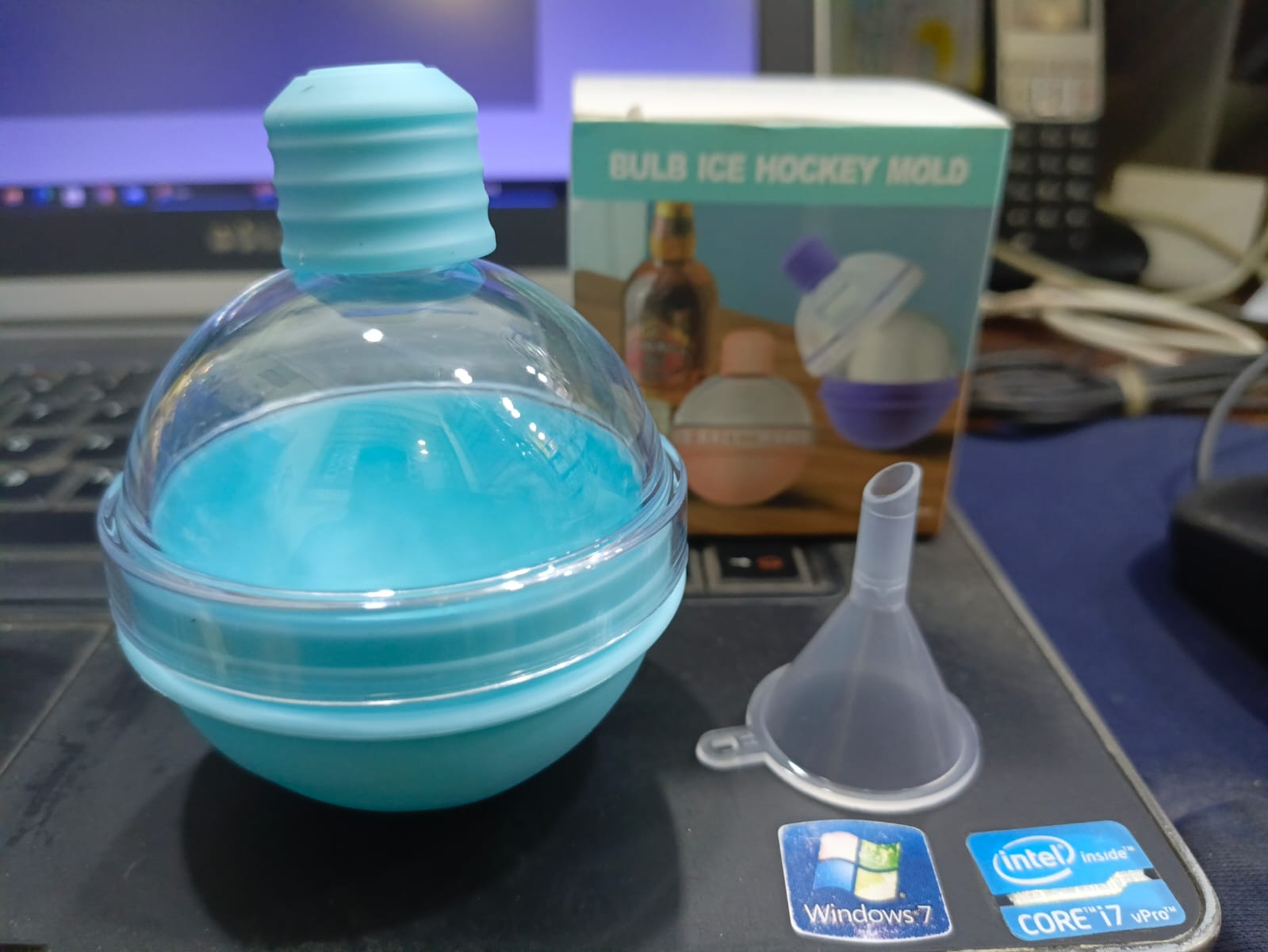 Bulb Ice Mold - Nest and Nuzzle