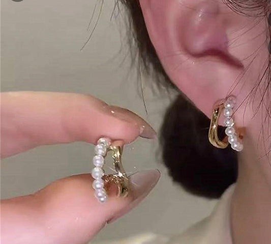 C shaped round faux pearl stud earrings - Nest and Nuzzle